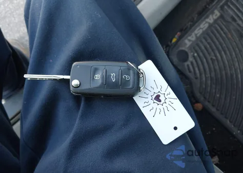 2016 Volkswagen Passat 1.8T Se z USA, uszkodzony, nr VIN 1VWBS7A30GC042887